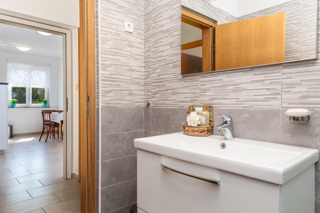 Apartment Roza, Sea View, Free Parking Ičići Exteriér fotografie
